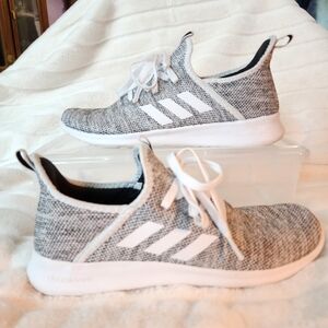 9W. NWOT. Adidas Cloudfoam Knit Sneakers